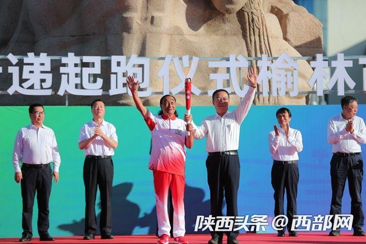 塞上古城開跑！ 十四運(yùn)會和殘?zhí)貖W會火炬在榆林傳遞